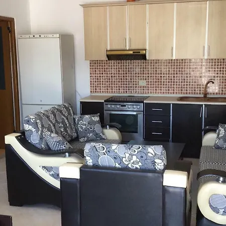 Alojamento de Acomodação e Pequeno-almoço Vila Center Borsh
