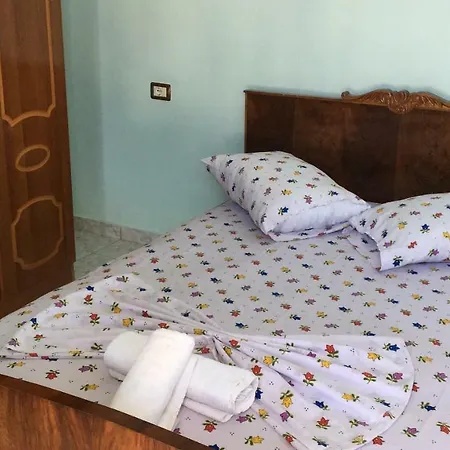 Vila Center Alojamento de Acomodação e Pequeno-almoço Borsh