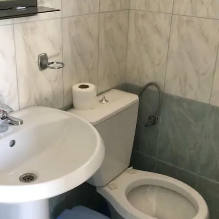 Alojamento de Acomodação e Pequeno-almoço Vila Center Borsh